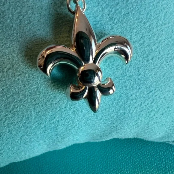 🌸🌸 Authentic Tiffany & Co. RARE Fleur De Lis Keyring - Picture 8 of 10